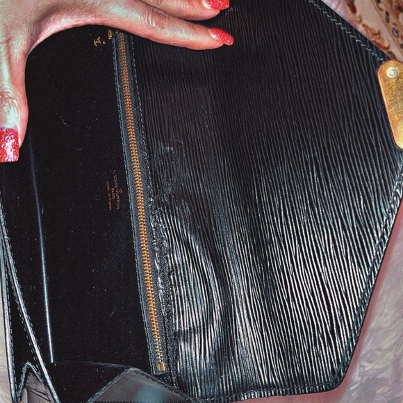 Authentic Louis Vuitton Clutch Bag Black Epi Leather - Picture 7 of 11